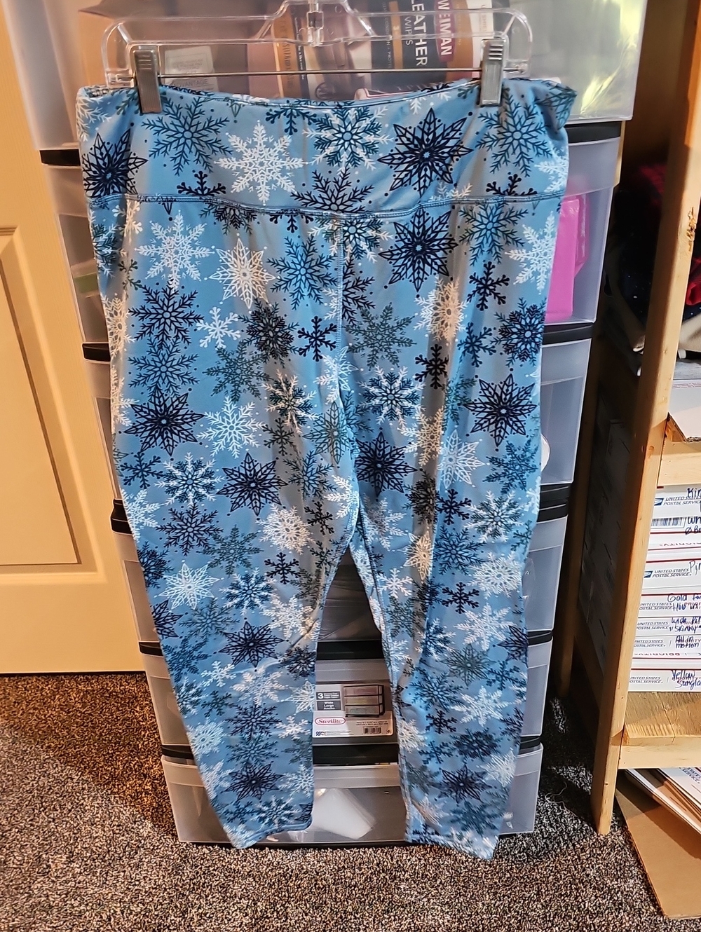 Woman's Cuddle DUDS Blue Snowflake Print Leggings XL